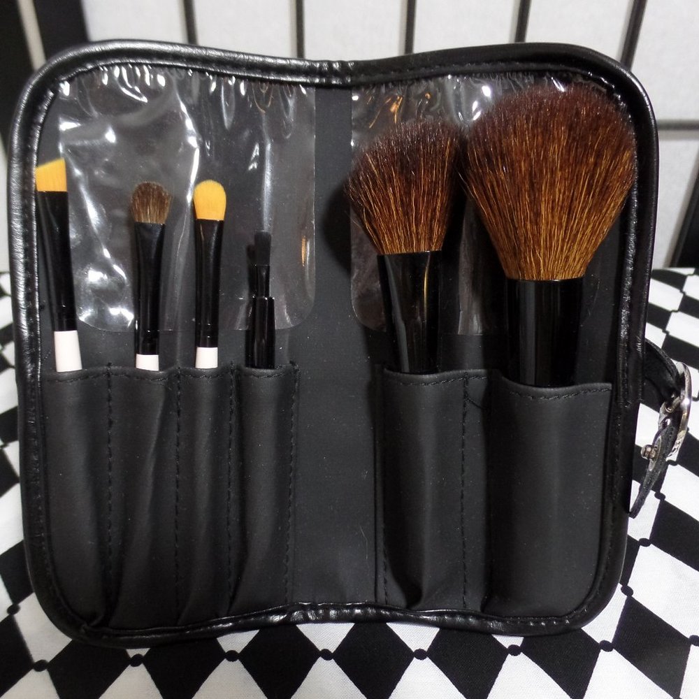 NWOT Crown Travel Makeup Brush Set